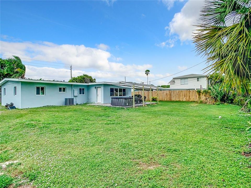 На продажу: $585,000 (3 спален, 2 ванн, 1215 Квадратных фут)