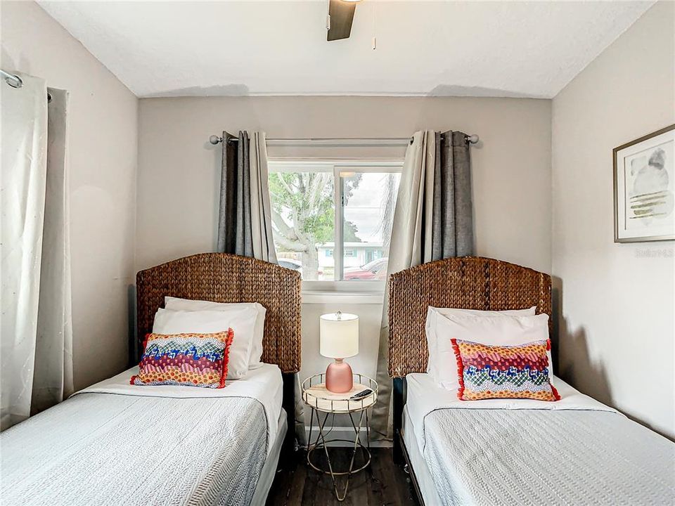 На продажу: $585,000 (3 спален, 2 ванн, 1215 Квадратных фут)