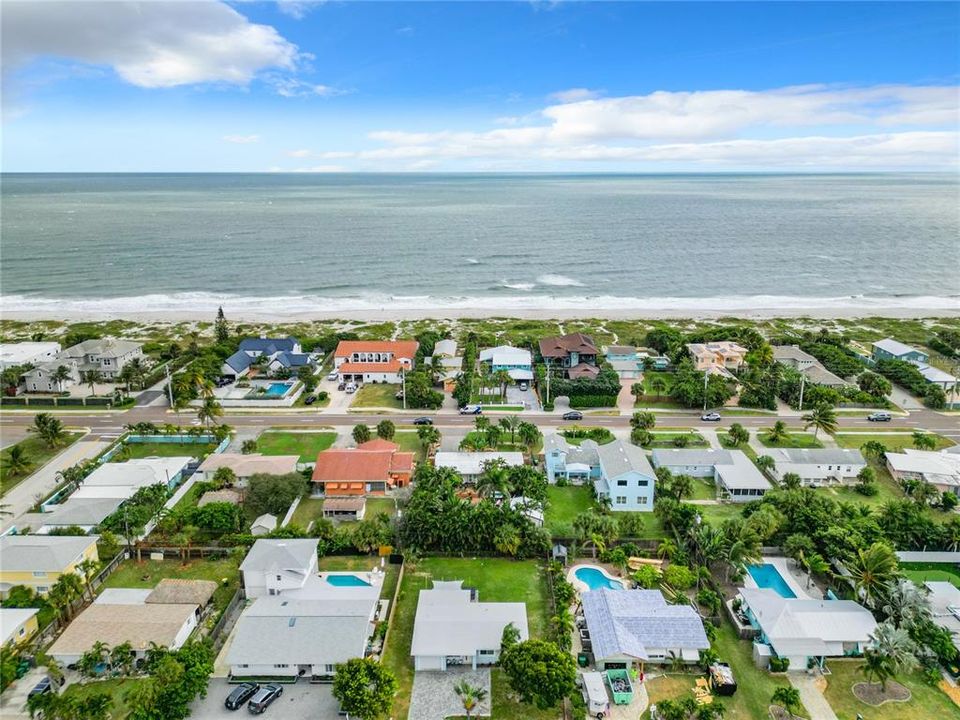 На продажу: $585,000 (3 спален, 2 ванн, 1215 Квадратных фут)