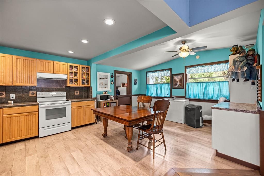 Active With Contract: $175,000 (2 beds, 1 baths, 1225 Square Feet)