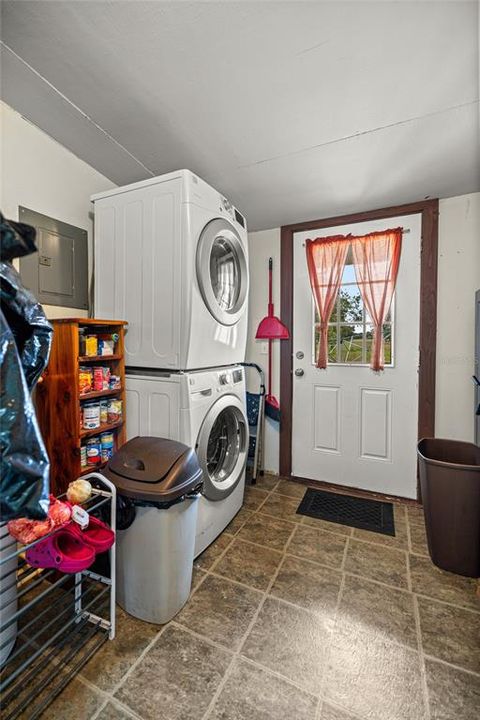 Active With Contract: $175,000 (2 beds, 1 baths, 1225 Square Feet)