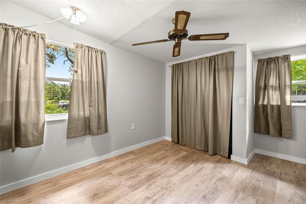 Active With Contract: $175,000 (2 beds, 1 baths, 1225 Square Feet)