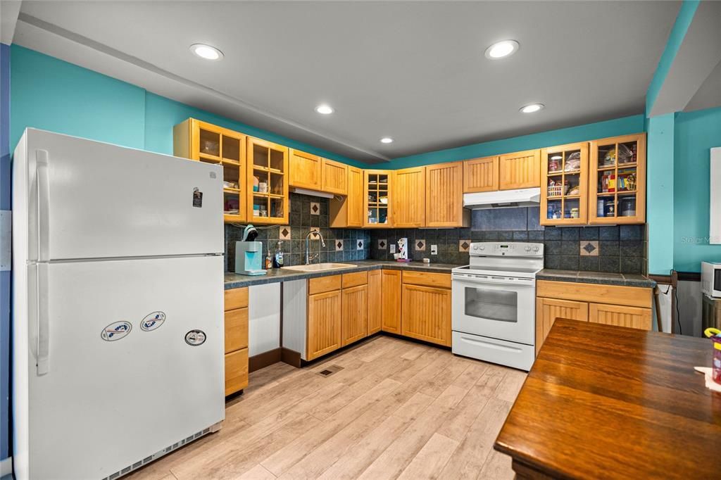 Active With Contract: $175,000 (2 beds, 1 baths, 1225 Square Feet)