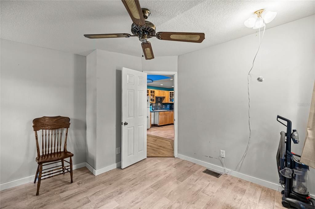 Active With Contract: $175,000 (2 beds, 1 baths, 1225 Square Feet)