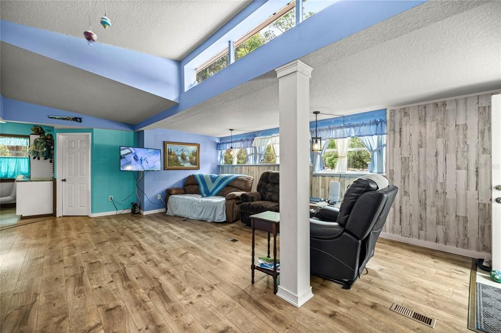 Active With Contract: $175,000 (2 beds, 1 baths, 1225 Square Feet)