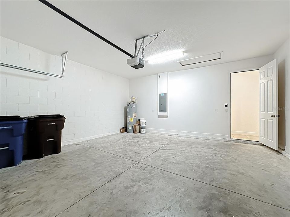 Active With Contract: $1,995 (4 beds, 2 baths, 1819 Square Feet)