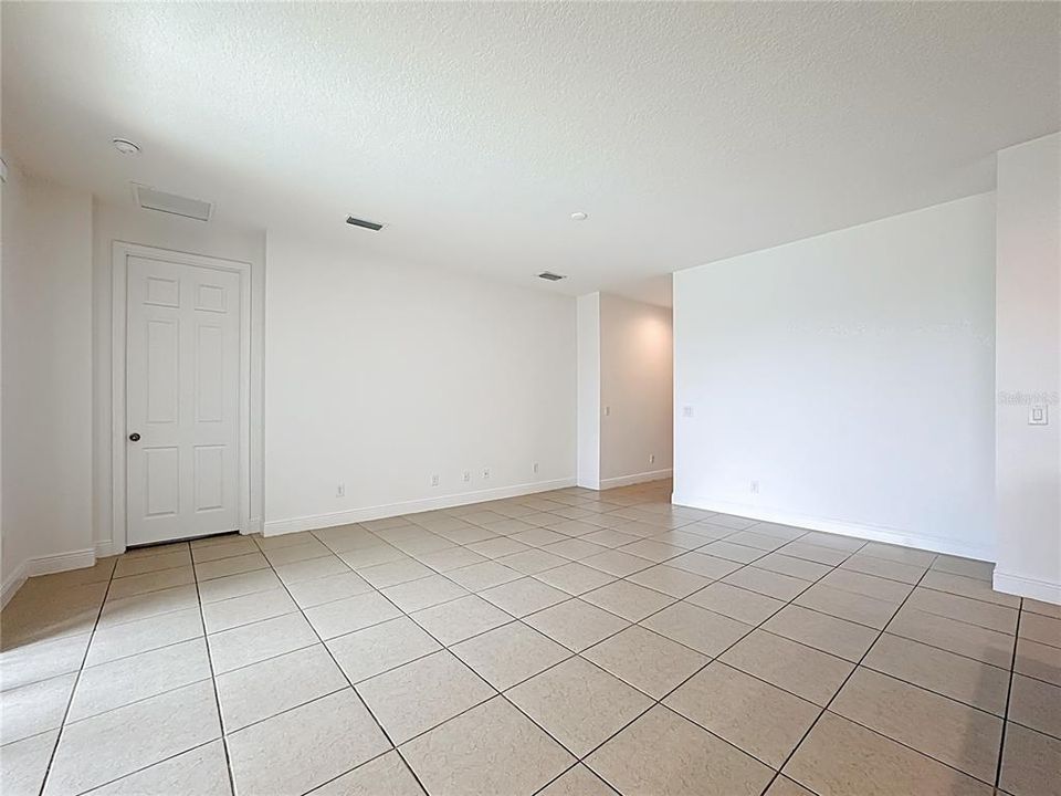 Active With Contract: $1,995 (4 beds, 2 baths, 1819 Square Feet)