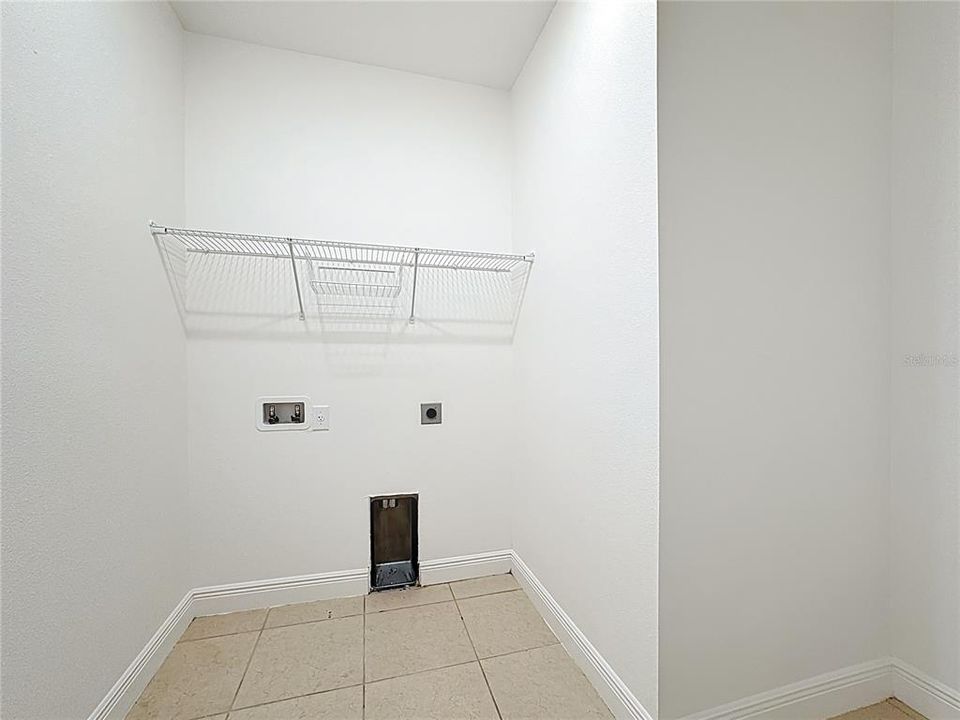 Active With Contract: $1,995 (4 beds, 2 baths, 1819 Square Feet)