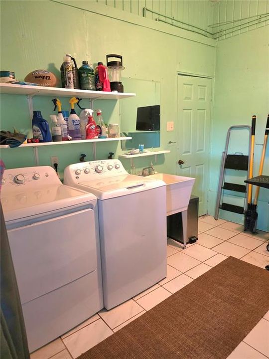 待售: $170,000 (2 贝兹, 1 浴室, 1429 平方英尺)