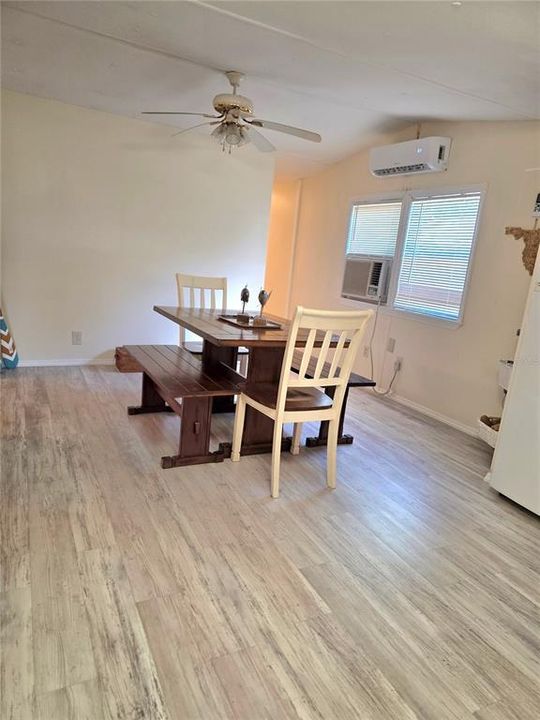 待售: $170,000 (2 贝兹, 1 浴室, 1429 平方英尺)