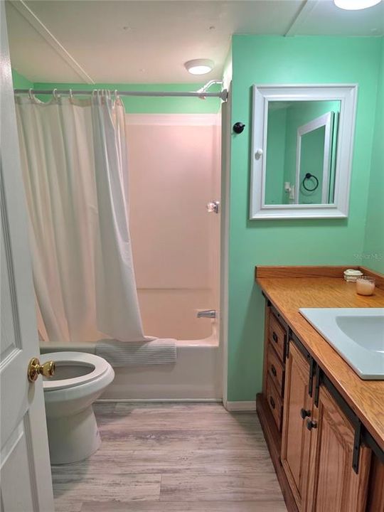 待售: $170,000 (2 贝兹, 1 浴室, 1429 平方英尺)