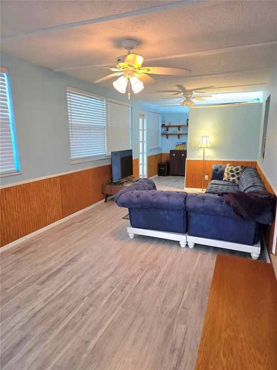 待售: $170,000 (2 贝兹, 1 浴室, 1429 平方英尺)