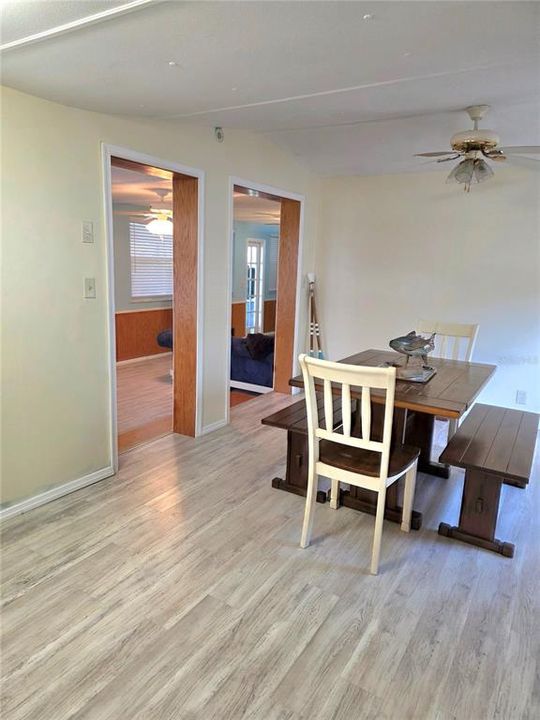 待售: $170,000 (2 贝兹, 1 浴室, 1429 平方英尺)