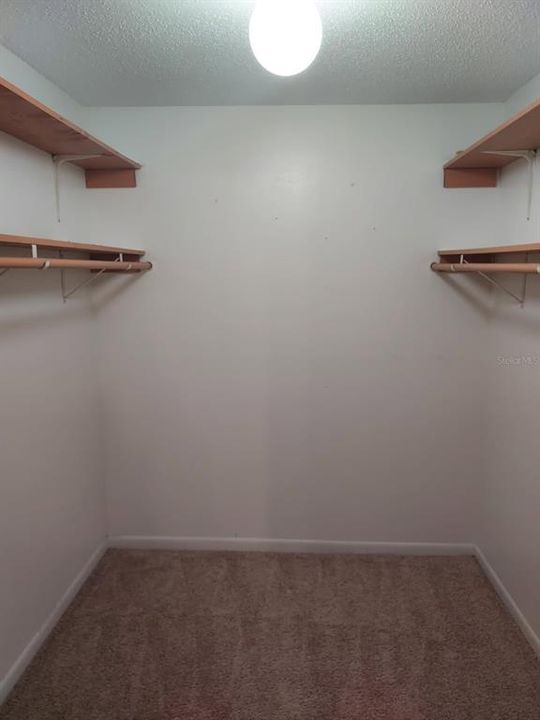 Под контрактом: $139,000 (2 спален, 2 ванн, 943 Квадратных фут)