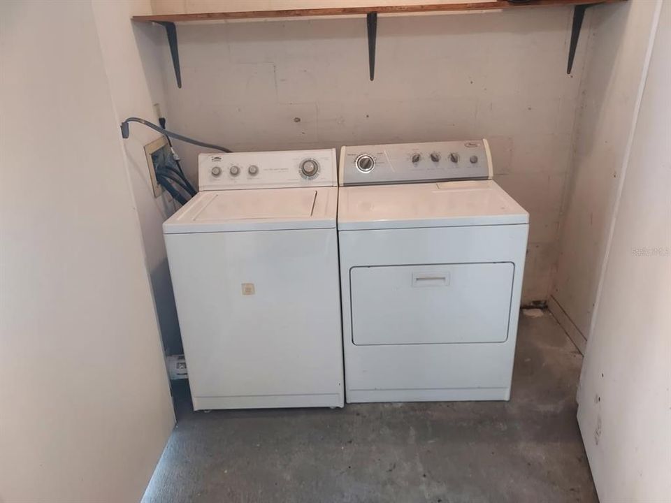 Под контрактом: $139,000 (2 спален, 2 ванн, 943 Квадратных фут)