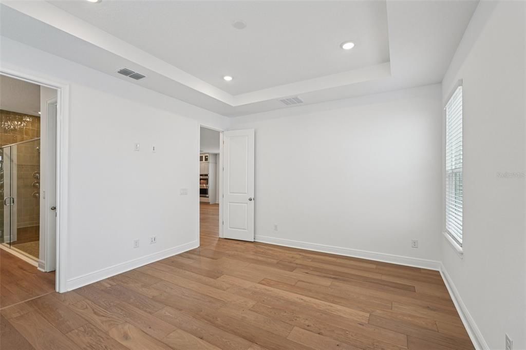 Под контрактом: $749,990 (5 спален, 4 ванн, 3130 Квадратных фут)