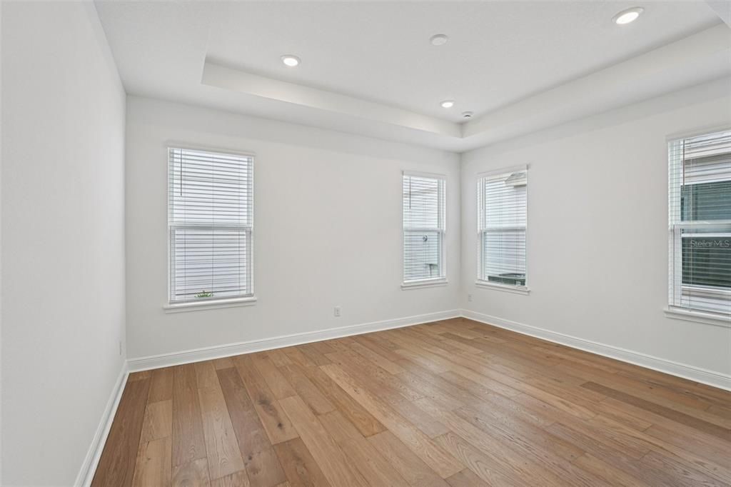 Под контрактом: $749,990 (5 спален, 4 ванн, 3130 Квадратных фут)