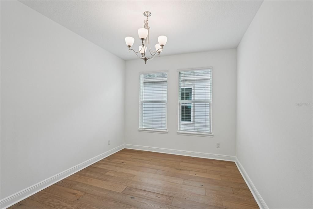 Под контрактом: $749,990 (5 спален, 4 ванн, 3130 Квадратных фут)