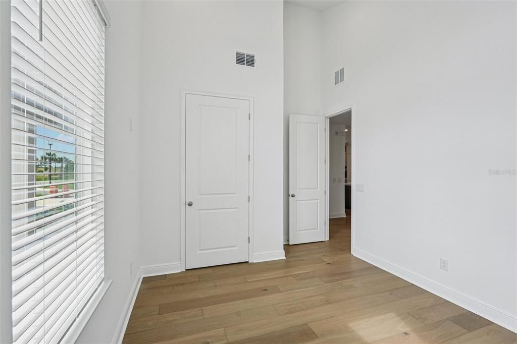 Под контрактом: $749,990 (5 спален, 4 ванн, 3130 Квадратных фут)