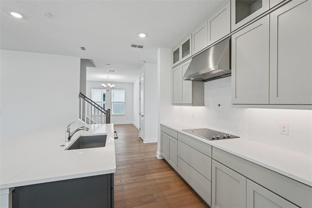 Под контрактом: $749,990 (5 спален, 4 ванн, 3130 Квадратных фут)