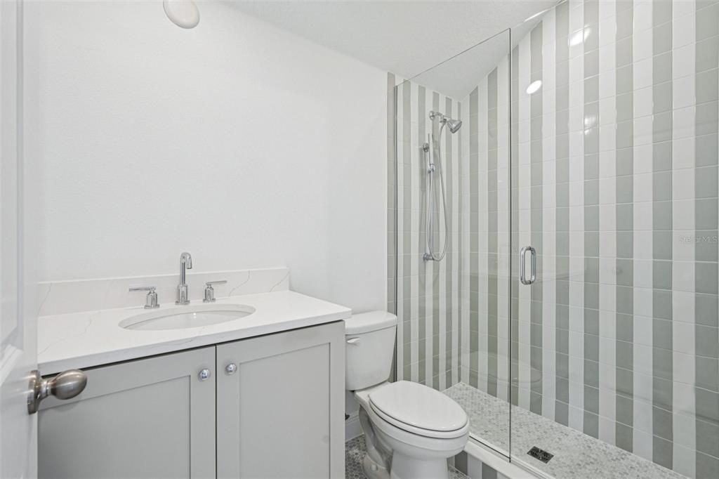 Под контрактом: $749,990 (5 спален, 4 ванн, 3130 Квадратных фут)