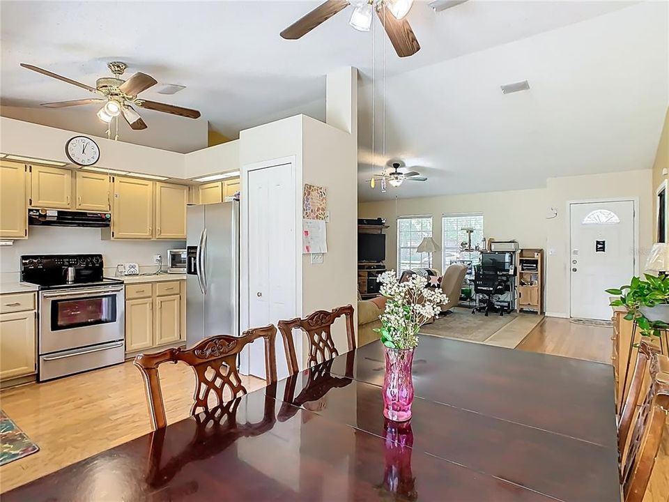 For Sale: $355,000 (3 beds, 2 baths, 1465 Square Feet)