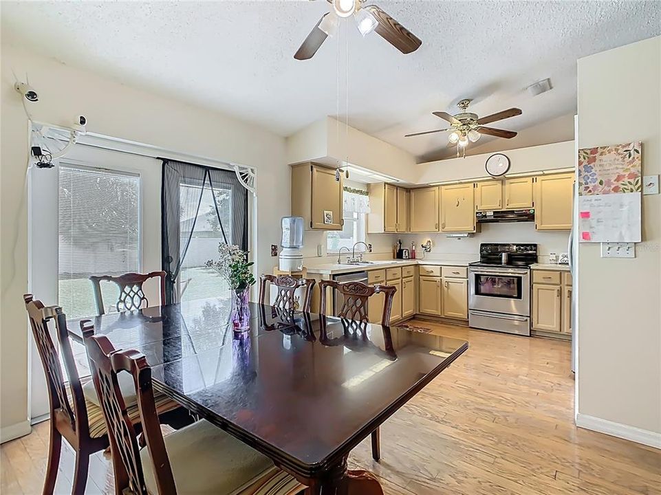 For Sale: $355,000 (3 beds, 2 baths, 1465 Square Feet)
