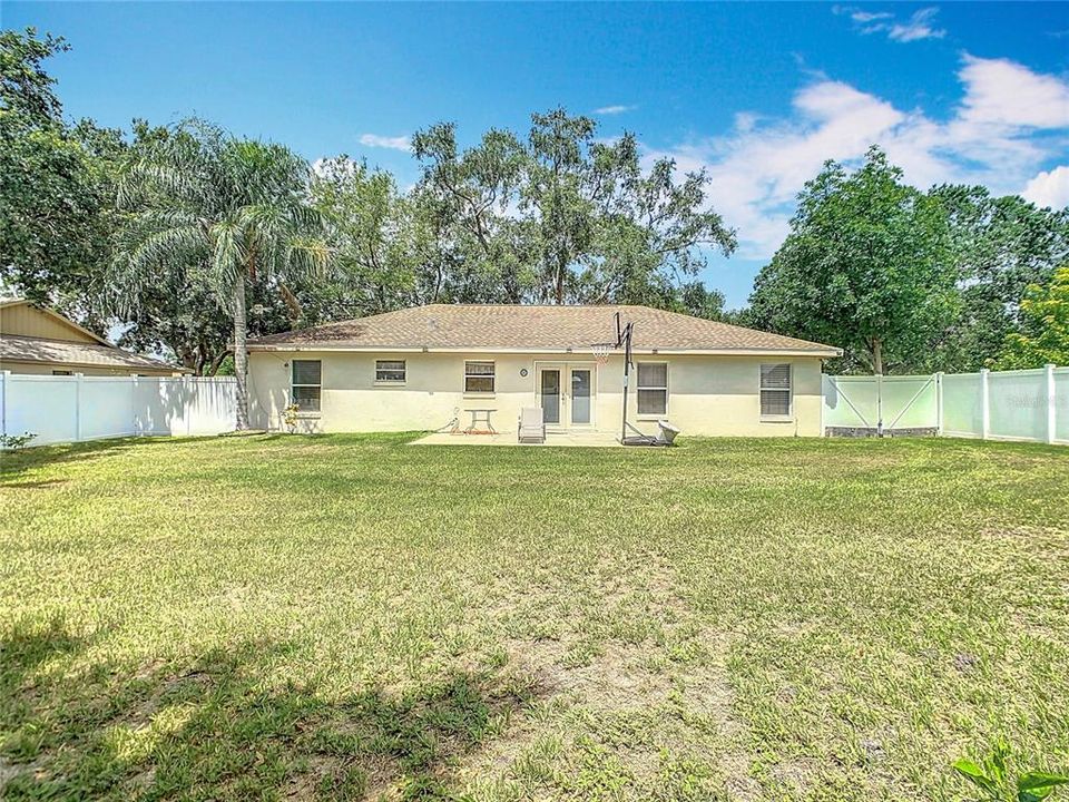 For Sale: $355,000 (3 beds, 2 baths, 1465 Square Feet)
