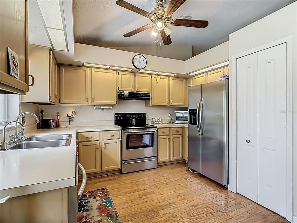 For Sale: $355,000 (3 beds, 2 baths, 1465 Square Feet)