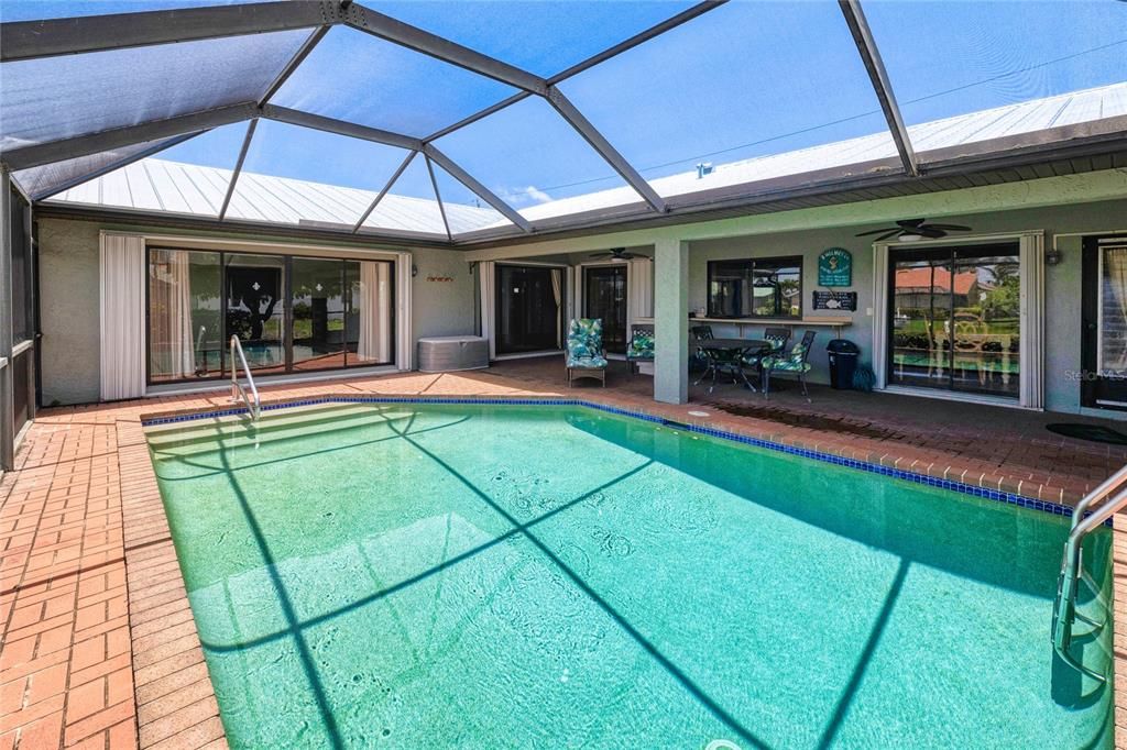 合同活跃: $415,000 (3 贝兹, 2 浴室, 2209 平方英尺)