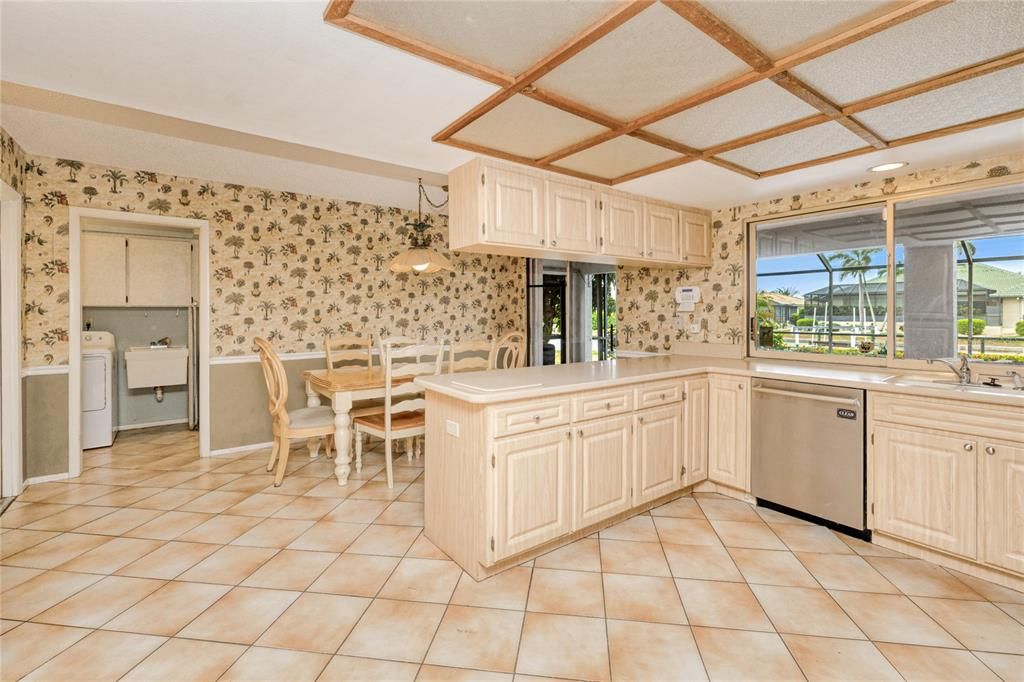 合同活跃: $415,000 (3 贝兹, 2 浴室, 2209 平方英尺)