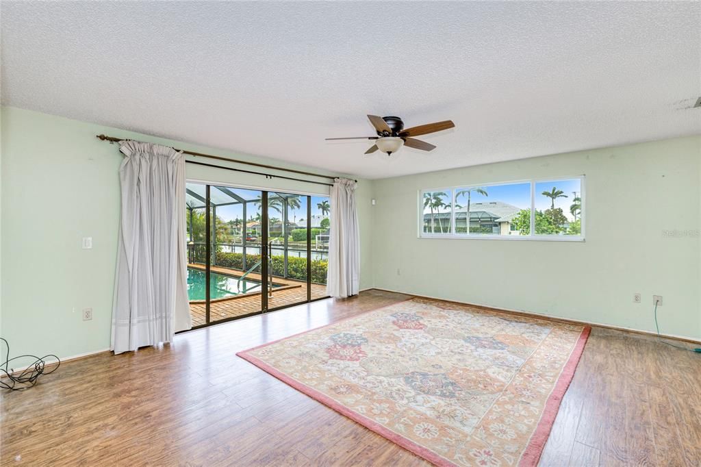 合同活跃: $415,000 (3 贝兹, 2 浴室, 2209 平方英尺)