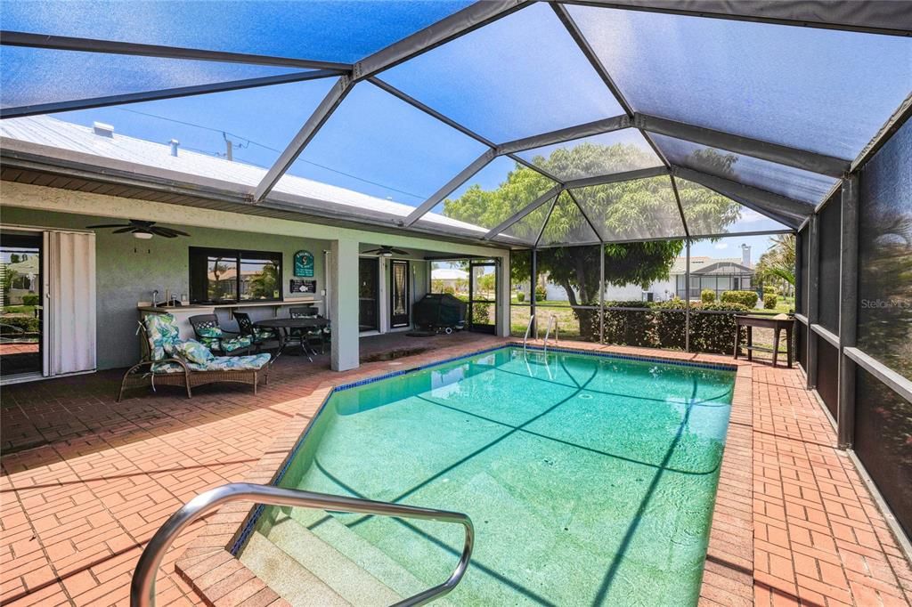 合同活跃: $415,000 (3 贝兹, 2 浴室, 2209 平方英尺)