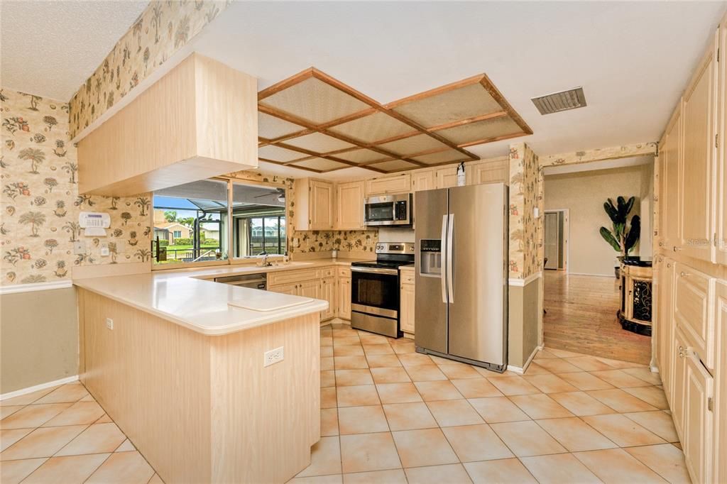 合同活跃: $415,000 (3 贝兹, 2 浴室, 2209 平方英尺)