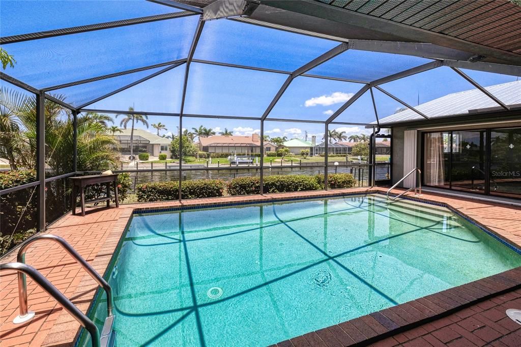 合同活跃: $415,000 (3 贝兹, 2 浴室, 2209 平方英尺)