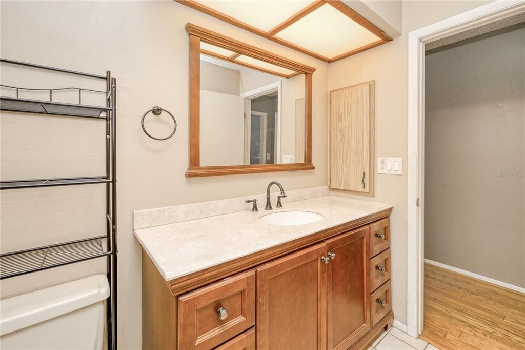 合同活跃: $415,000 (3 贝兹, 2 浴室, 2209 平方英尺)