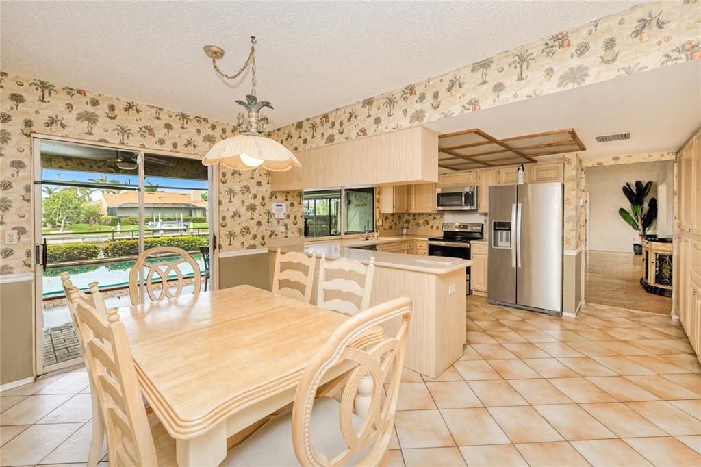 合同活跃: $415,000 (3 贝兹, 2 浴室, 2209 平方英尺)