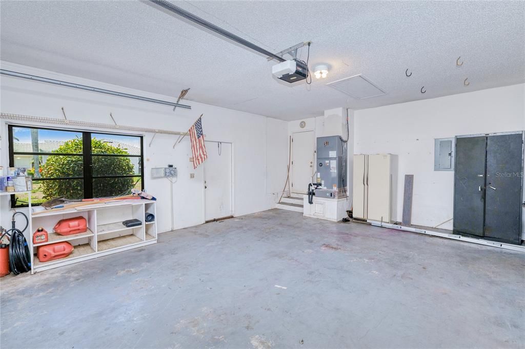 合同活跃: $415,000 (3 贝兹, 2 浴室, 2209 平方英尺)