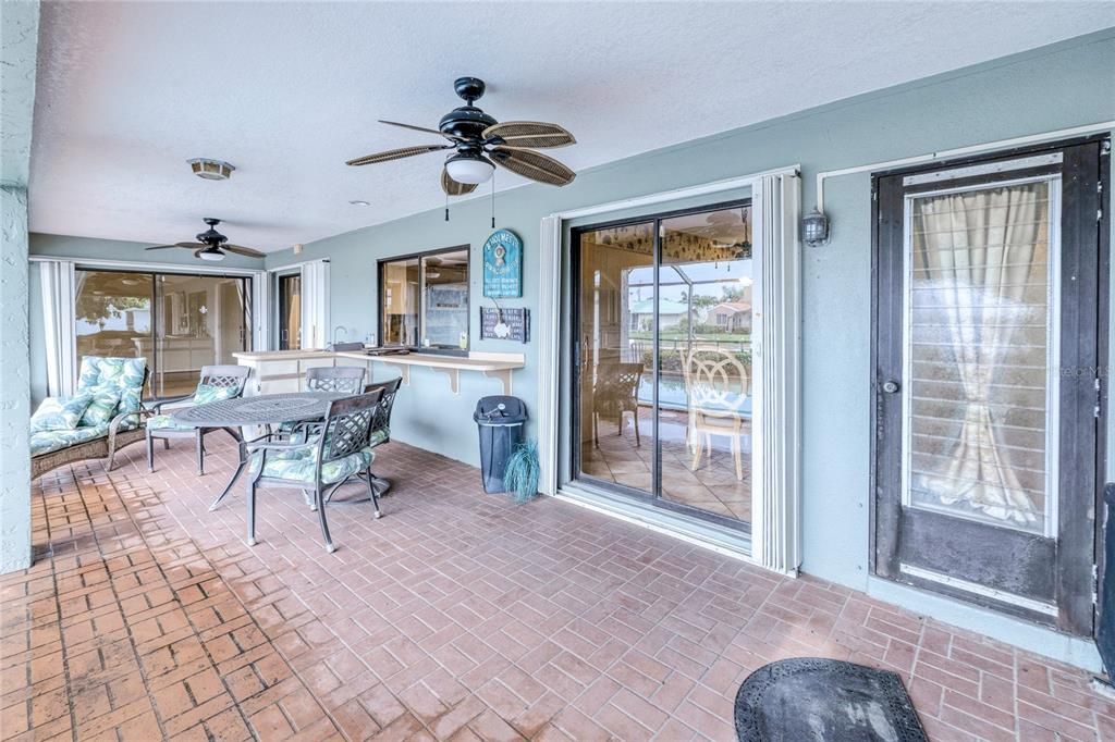 合同活跃: $415,000 (3 贝兹, 2 浴室, 2209 平方英尺)