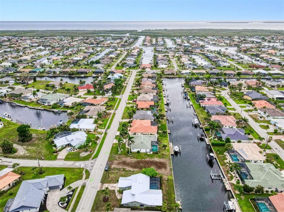 合同活跃: $415,000 (3 贝兹, 2 浴室, 2209 平方英尺)