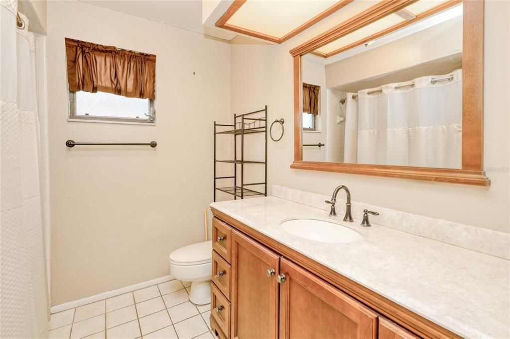 合同活跃: $415,000 (3 贝兹, 2 浴室, 2209 平方英尺)