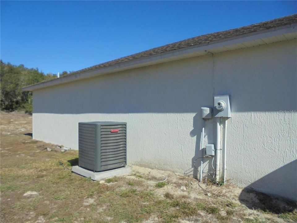 For Rent: $1,700 (3 beds, 2 baths, 2000 Square Feet)