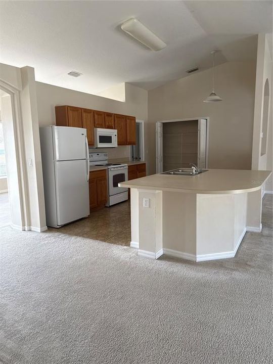 For Rent: $1,700 (3 beds, 2 baths, 2000 Square Feet)