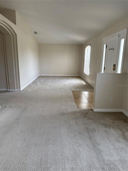 For Rent: $1,700 (3 beds, 2 baths, 2000 Square Feet)