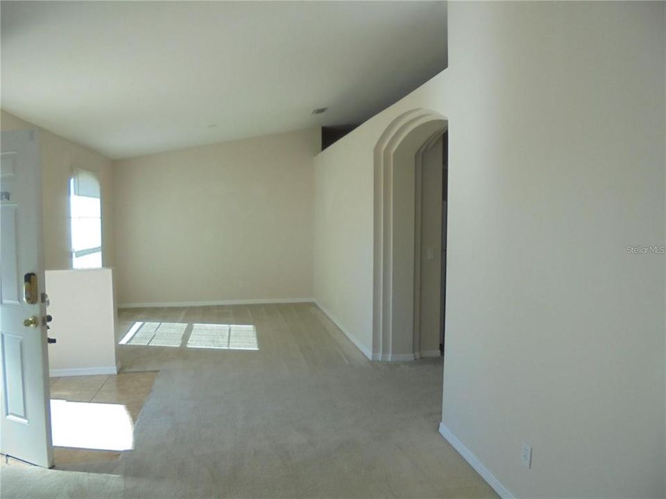 For Rent: $1,700 (3 beds, 2 baths, 2000 Square Feet)