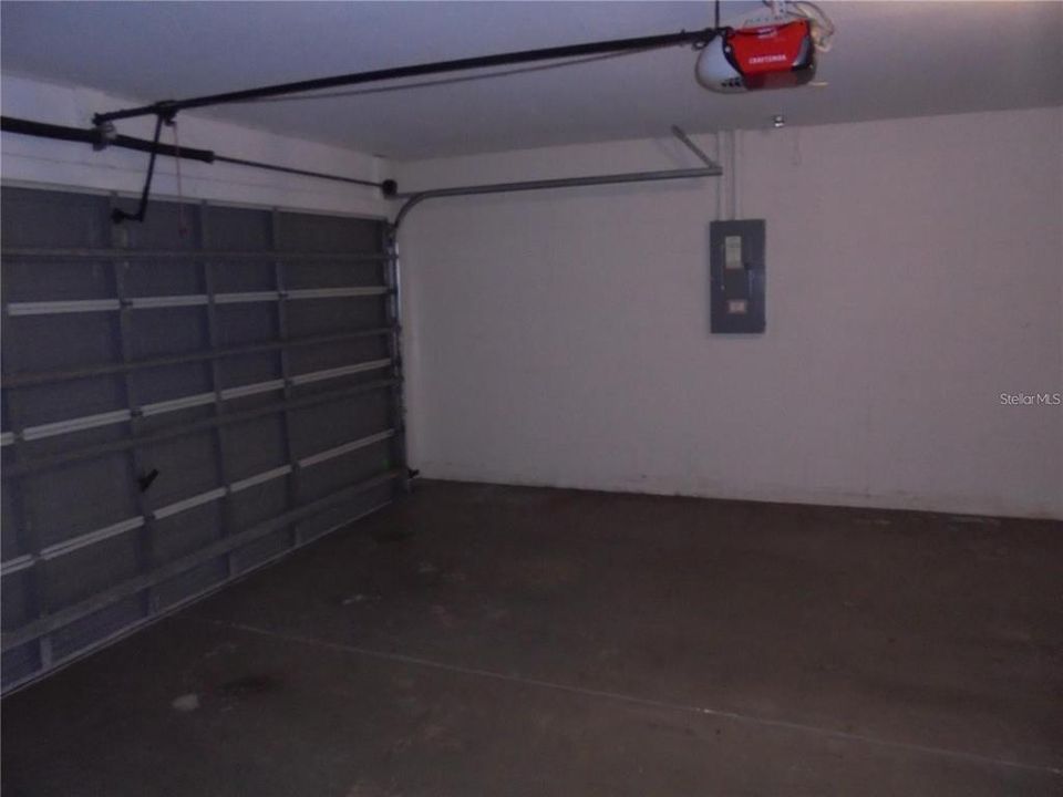 For Rent: $1,700 (3 beds, 2 baths, 2000 Square Feet)