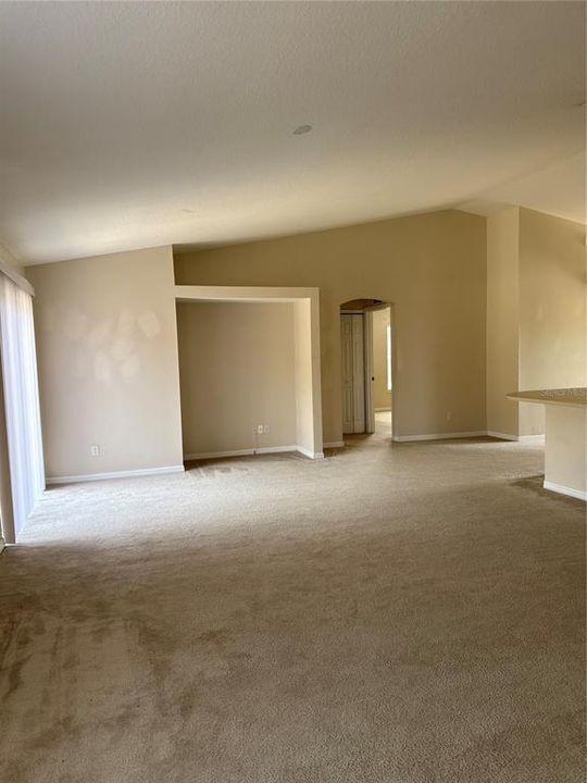 For Rent: $1,700 (3 beds, 2 baths, 2000 Square Feet)