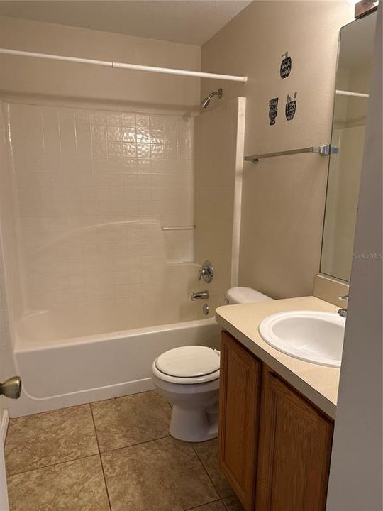 For Rent: $1,700 (3 beds, 2 baths, 2000 Square Feet)