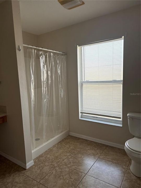 For Rent: $1,700 (3 beds, 2 baths, 2000 Square Feet)