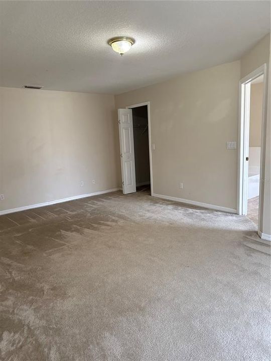 For Rent: $1,700 (3 beds, 2 baths, 2000 Square Feet)